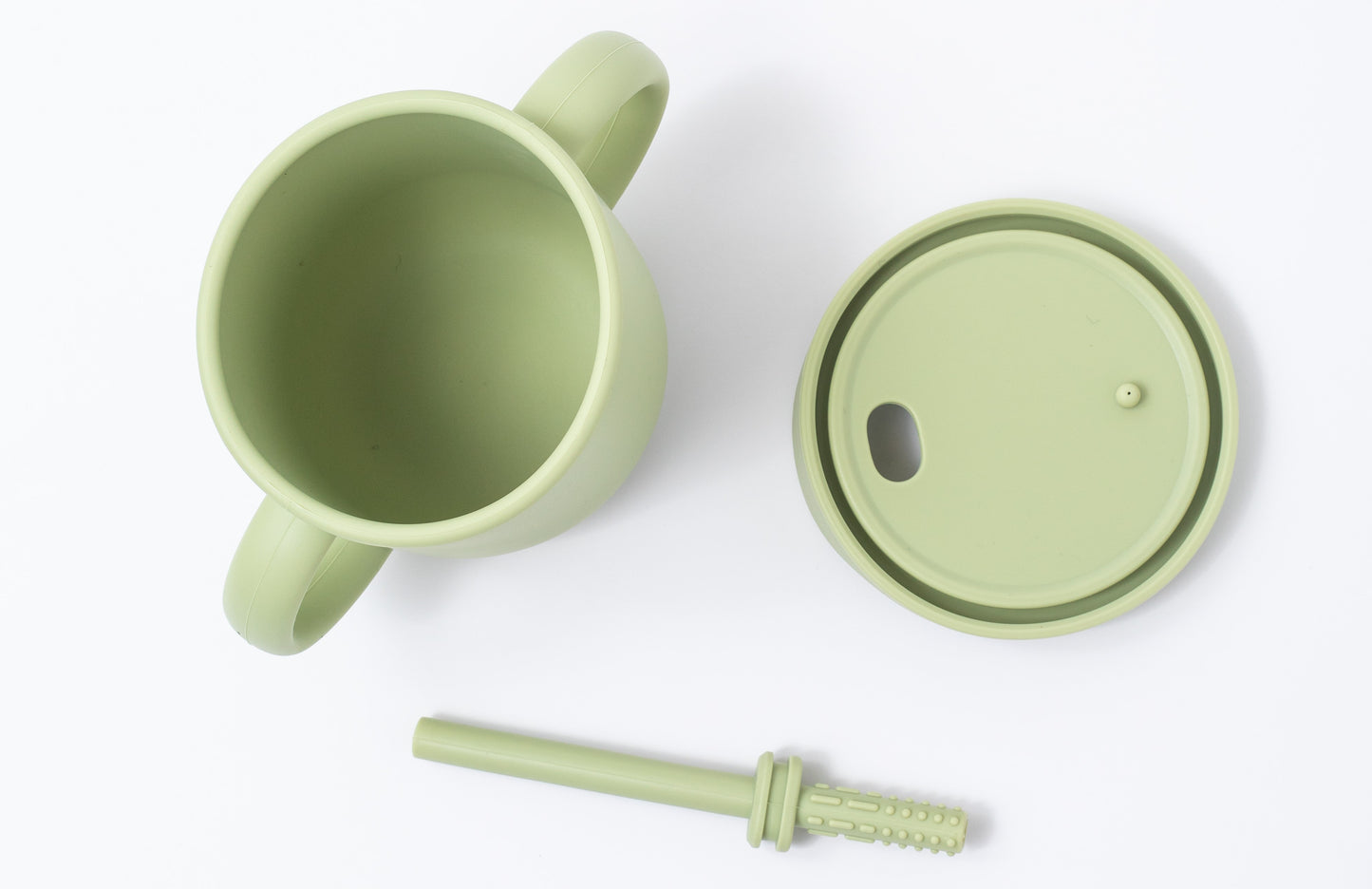 silicon sippy cup with straw and lid in green color