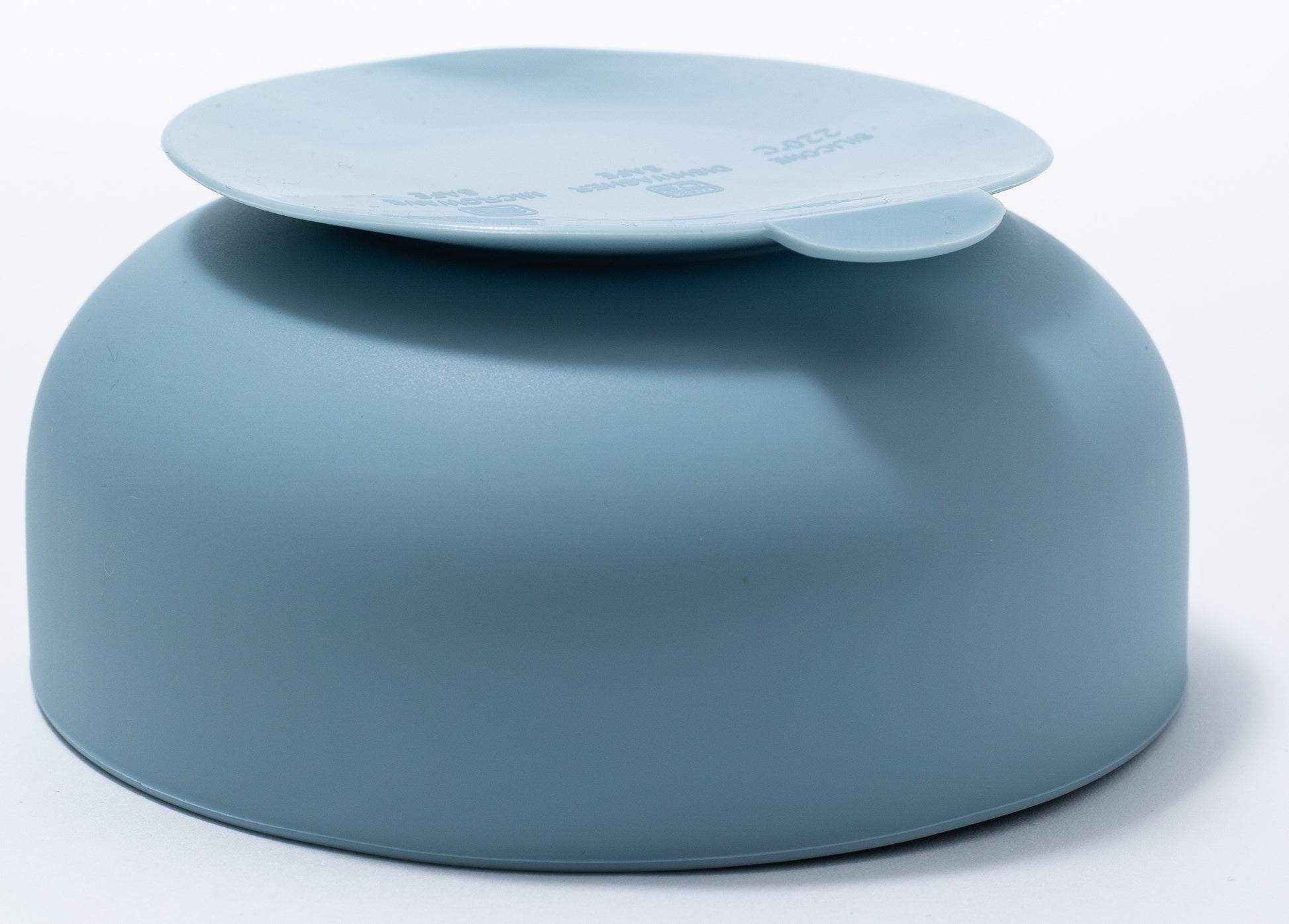 silicon round bowl in blue color for babies